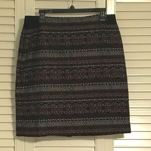 Women’s back-zip skirt